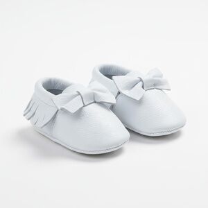 MAC & LOU White Bow Baby Moccasins (0–3 mo)